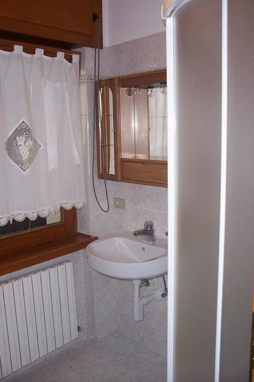 Fabbricato Indipendente Centro Lejlighed Lozzo Cadore Værelse billede